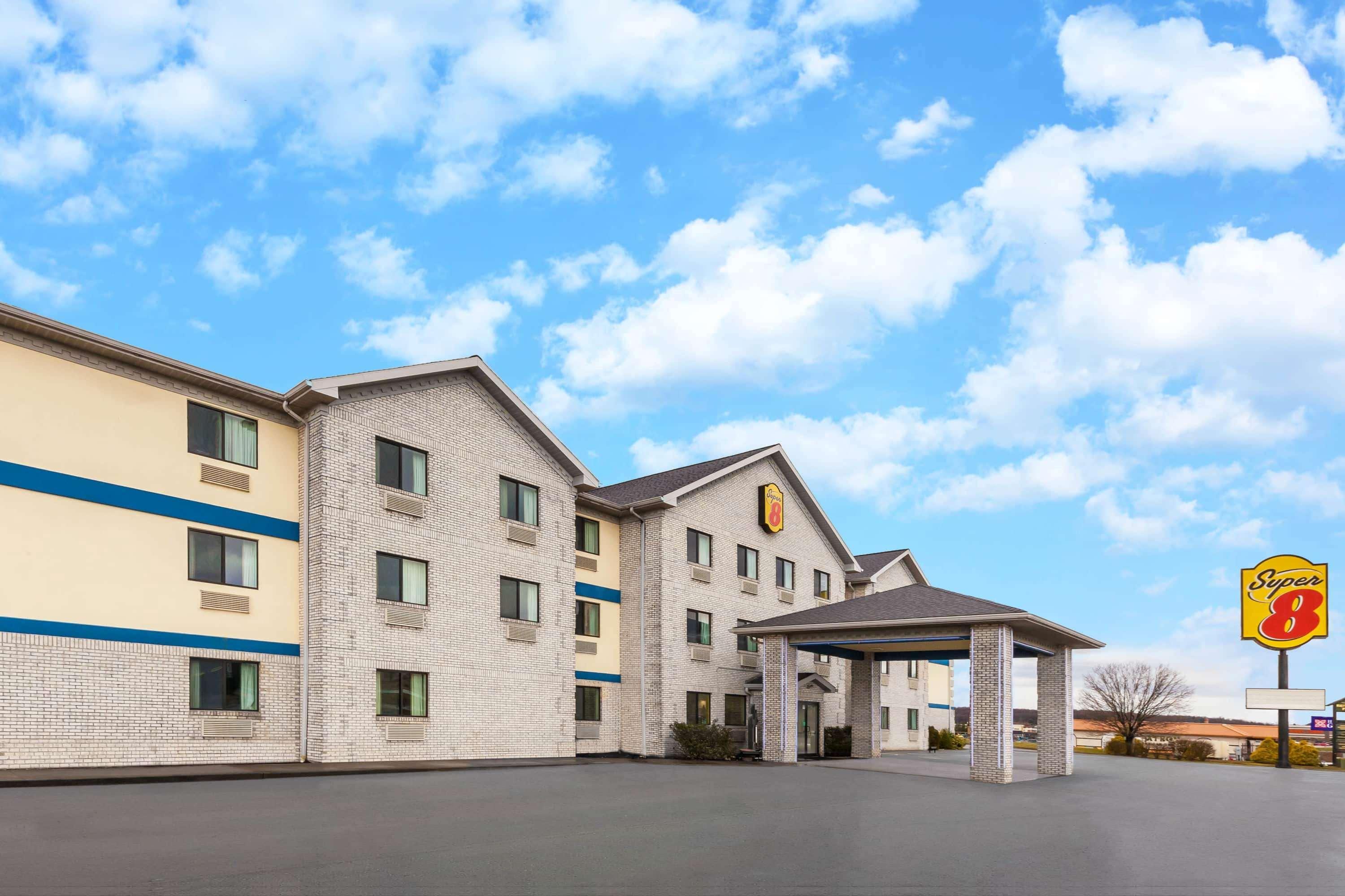 Hotel Super 8 By Wyndham Uniontown Pa Esterno foto