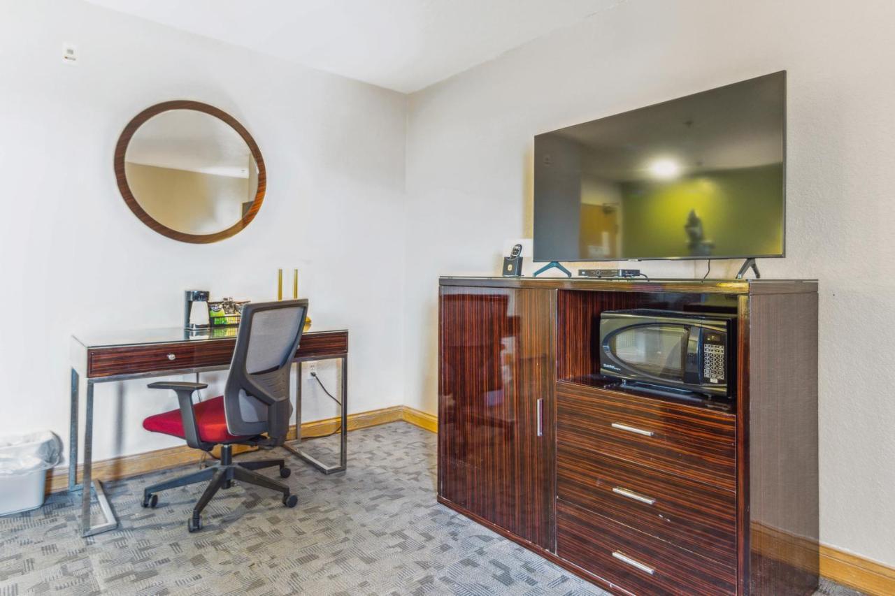 Hotel Super 8 By Wyndham Uniontown Pa Esterno foto