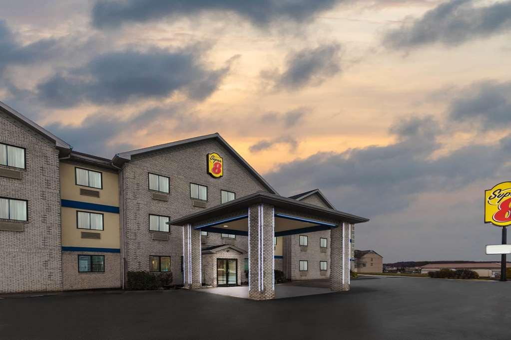 Hotel Super 8 By Wyndham Uniontown Pa Esterno foto