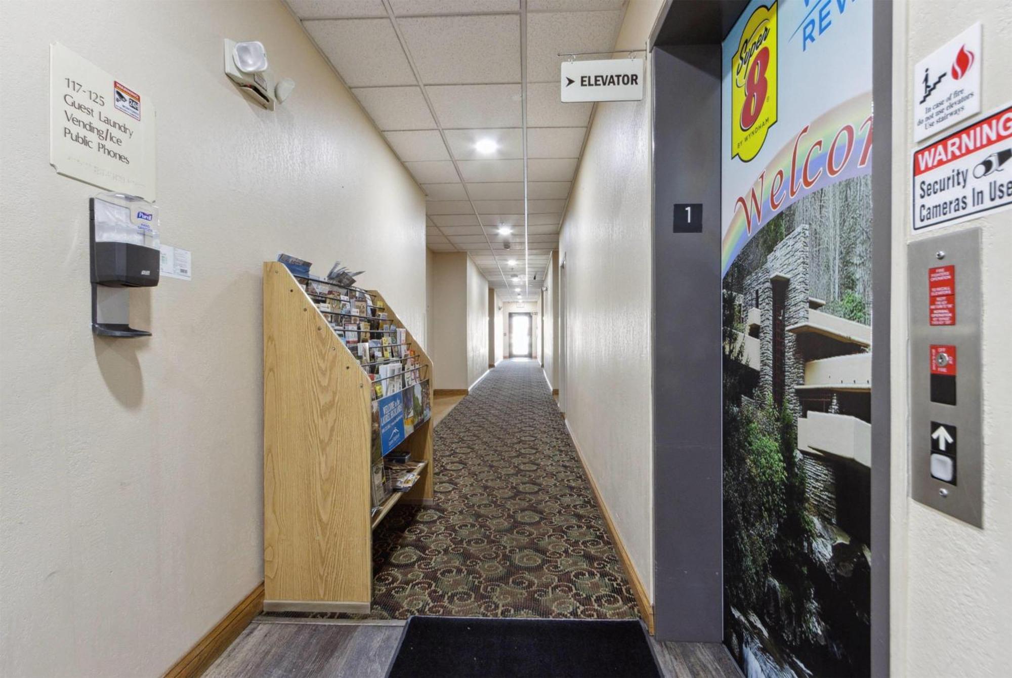 Hotel Super 8 By Wyndham Uniontown Pa Esterno foto