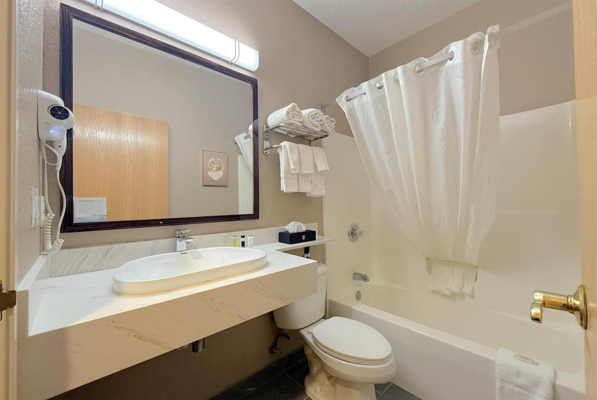 Hotel Super 8 By Wyndham Uniontown Pa Esterno foto