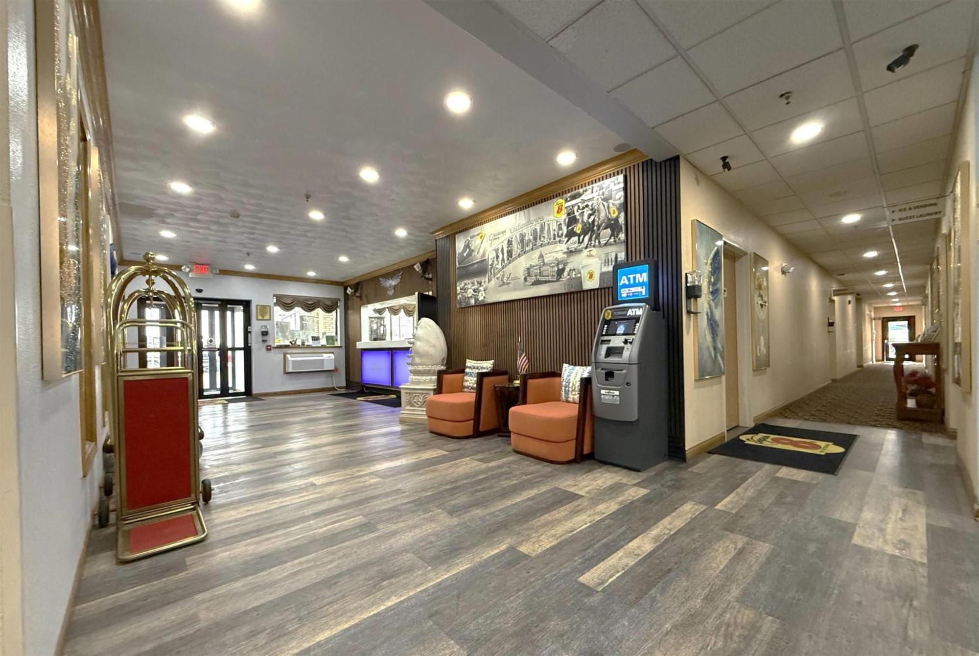Hotel Super 8 By Wyndham Uniontown Pa Esterno foto