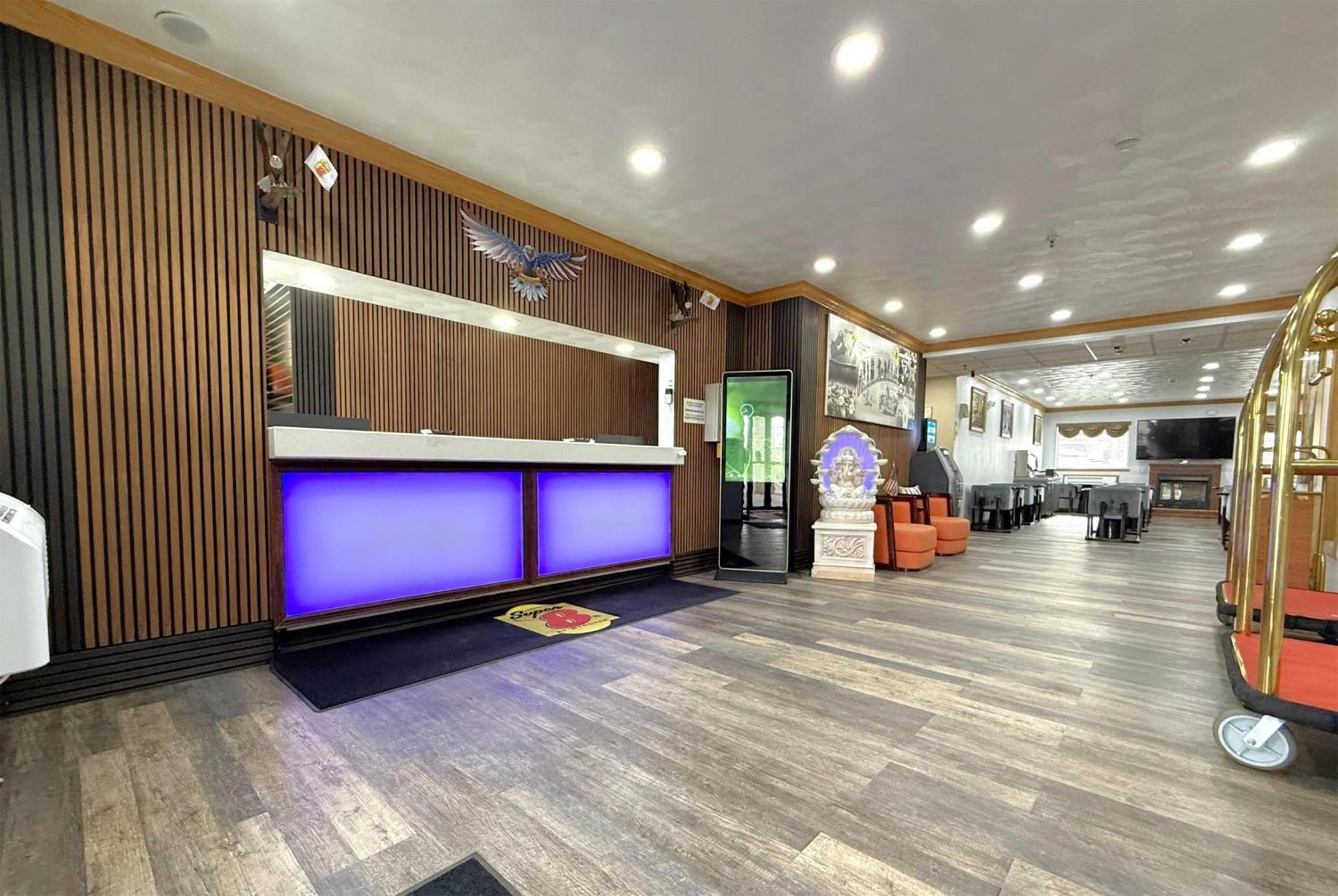 Hotel Super 8 By Wyndham Uniontown Pa Esterno foto
