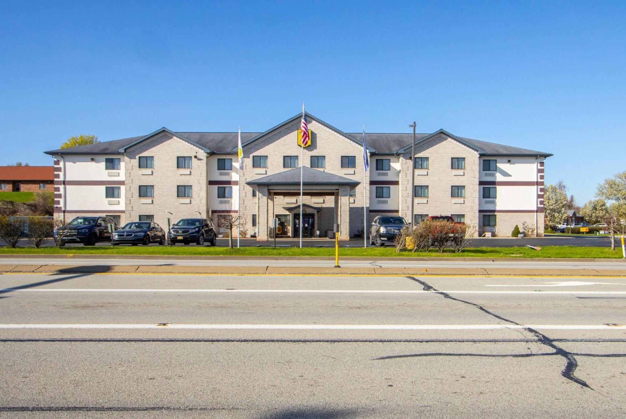 Hotel Super 8 By Wyndham Uniontown Pa Esterno foto